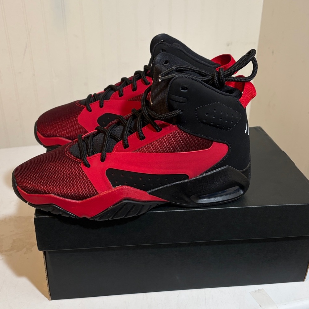 Jordan Lift off (GS) Black/Red Size 5Y. AR6346-002 - Picture 3 of 10